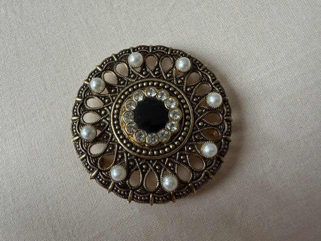 Goudkleurige Broche met Pareltjes en Zirkonia, Bijoux, Sacs & Beauté, Enlèvement ou Envoi, Or, 4 à 7 cm, Utilisé