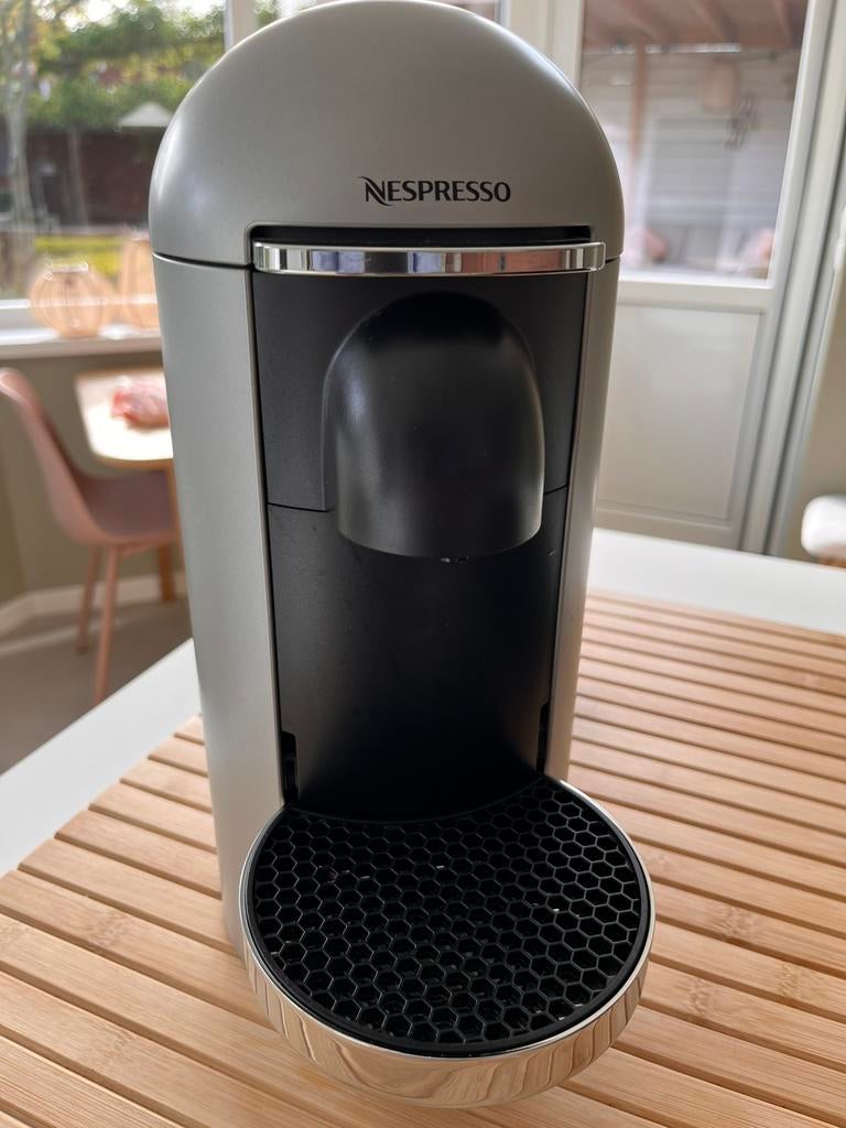 Koffiemachine Nespresso, Réservoir d'eau amovible, Dosettes et capsules de café, Comme neuf, 4 à 10 tasses