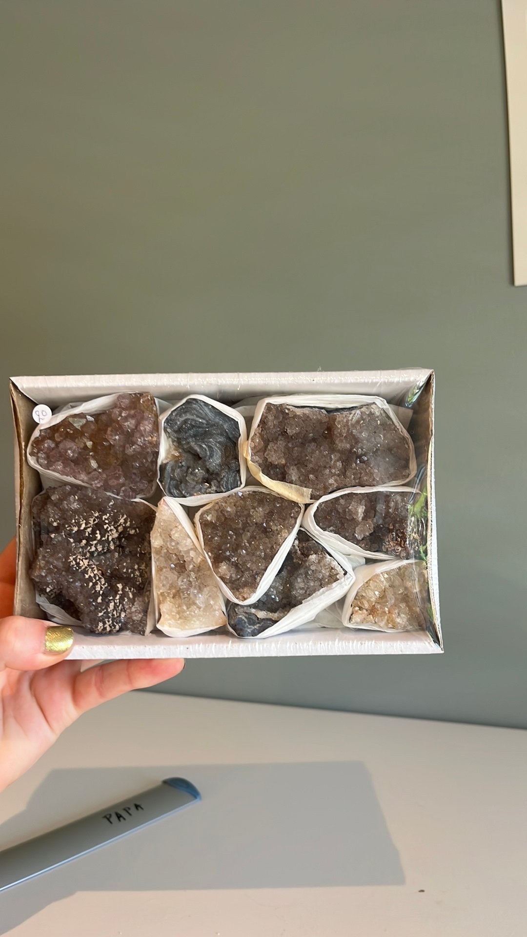 Doos met ruwe mineralen, Verzamelen, Ophalen of Verzenden