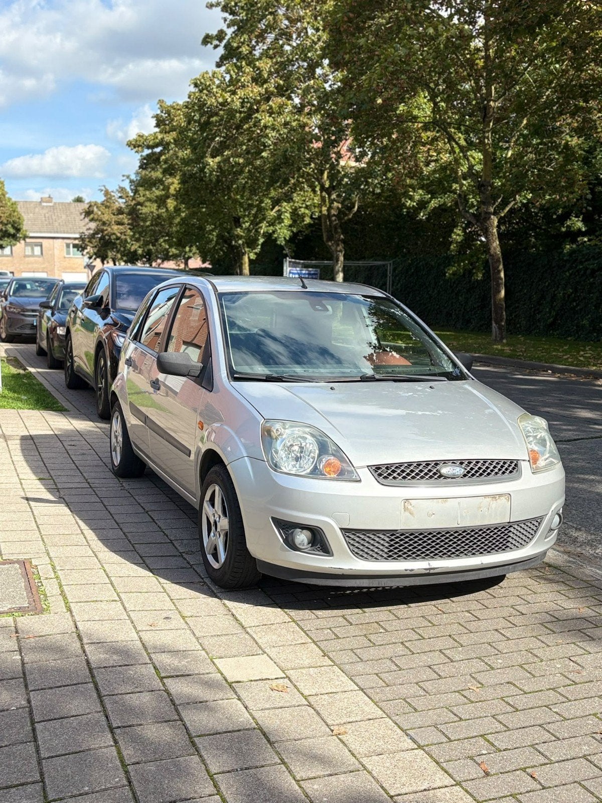 ford fiesta 131.000dkm 1.4 benzin gekeurd voor verkoop rozef, Auto's, Voorwielaandrijving, 1398 cc, Bruin, 5 deurs