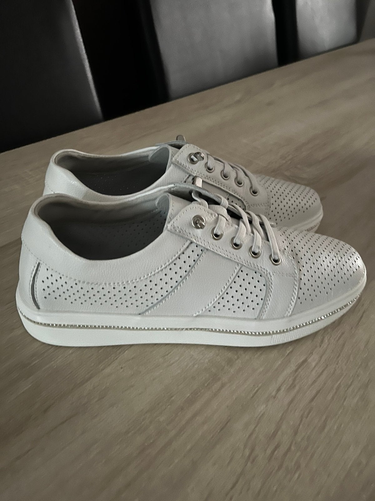 Witte sneakers, maat 39, perfecte staat, Ophalen, Zo goed als nieuw