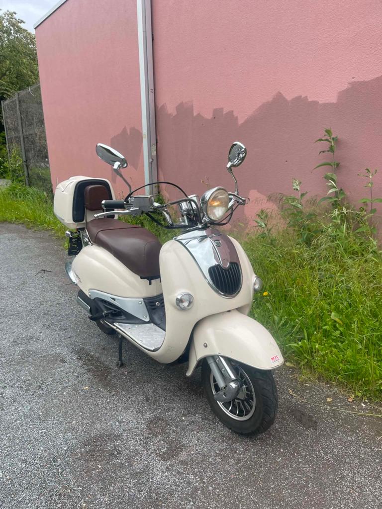 Neco borsalino 125cc 2014 3200 kilomètres, Fietsen en Brommers, Snorfietsen en Snorscooters, Ophalen, Zo goed als nieuw