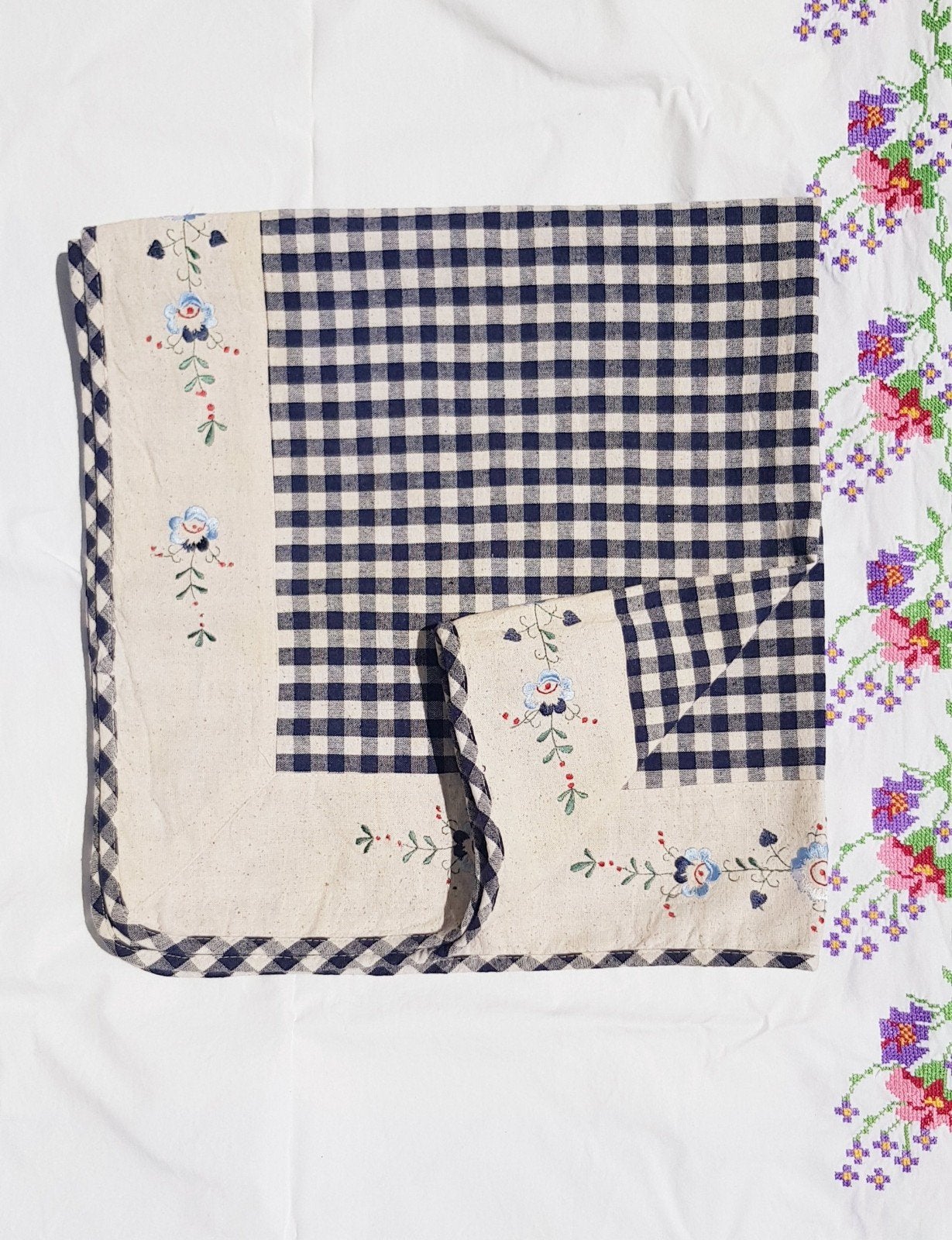 Vintage tafelkleed van Vichy en bloemen (handgemaakt), Huis en Inrichting, Tafelkleden, Zo goed als nieuw, Vierkant, Tafelkleed