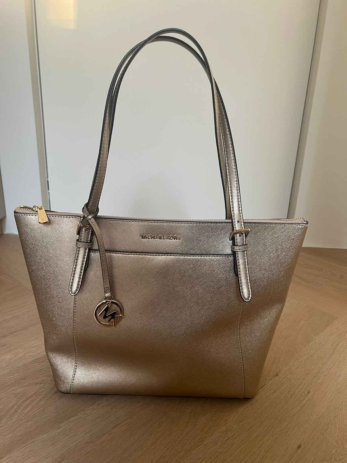 Authentieke gouden Michael Kors handtas - shopper, Handtassen en Accessoires, Tassen | Damestassen, Ophalen, Zo goed als nieuw