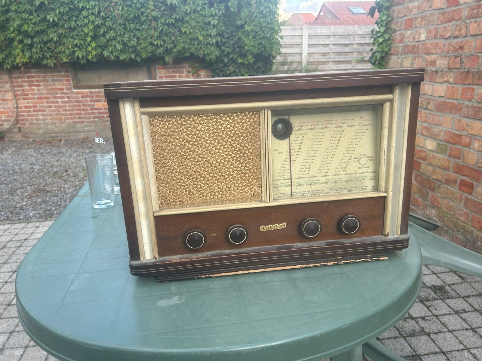 Radio, Enlèvement