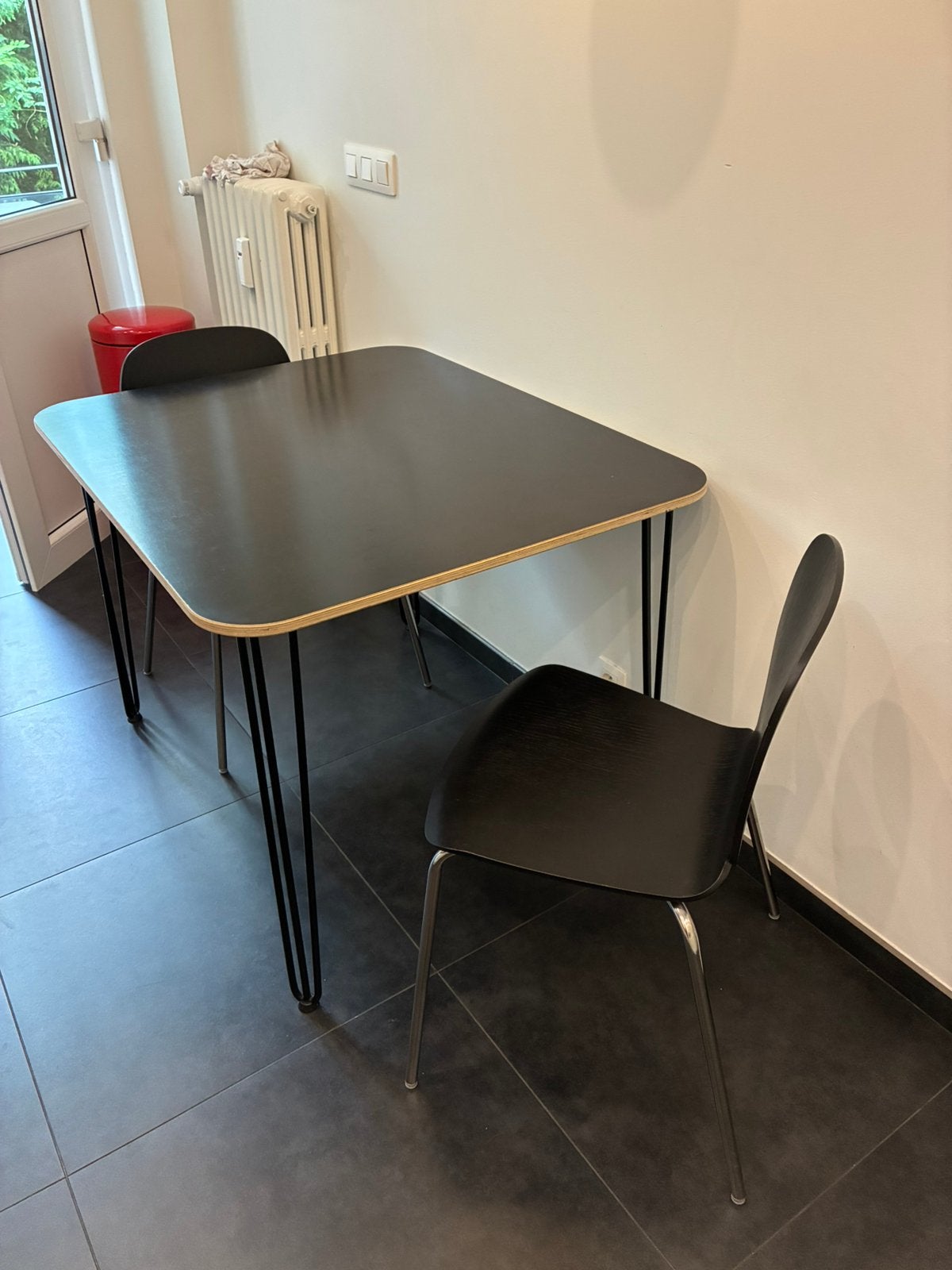 Table cuisine + 2 chaises, 100 à 150 cm, Quatre personnes, Autres essences de bois, Comme neuf