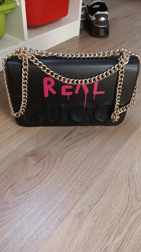 Real cucci schoudertas, Ophalen