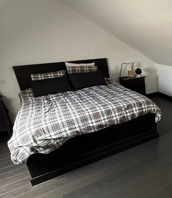 Lit IKEA avec 4 tiroirs + 2 tables de chevet, Comme neuf, Brun, Enlèvement, 180 cm