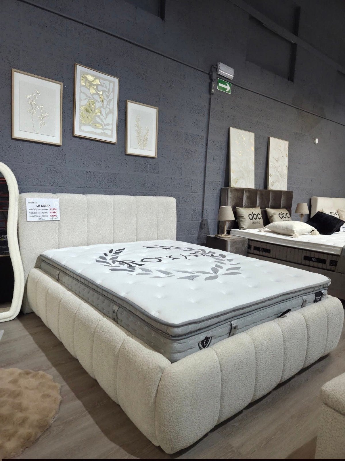 Luxe fluwelen bed – elegant design met premium comfort, Verzenden, Nieuw, Beige