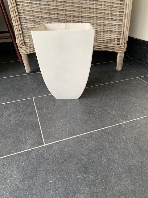 Mooie crèmekleurige bloempot, Tuin en Terras, Bloempotten, Ophalen, Gebruikt, Kunststof