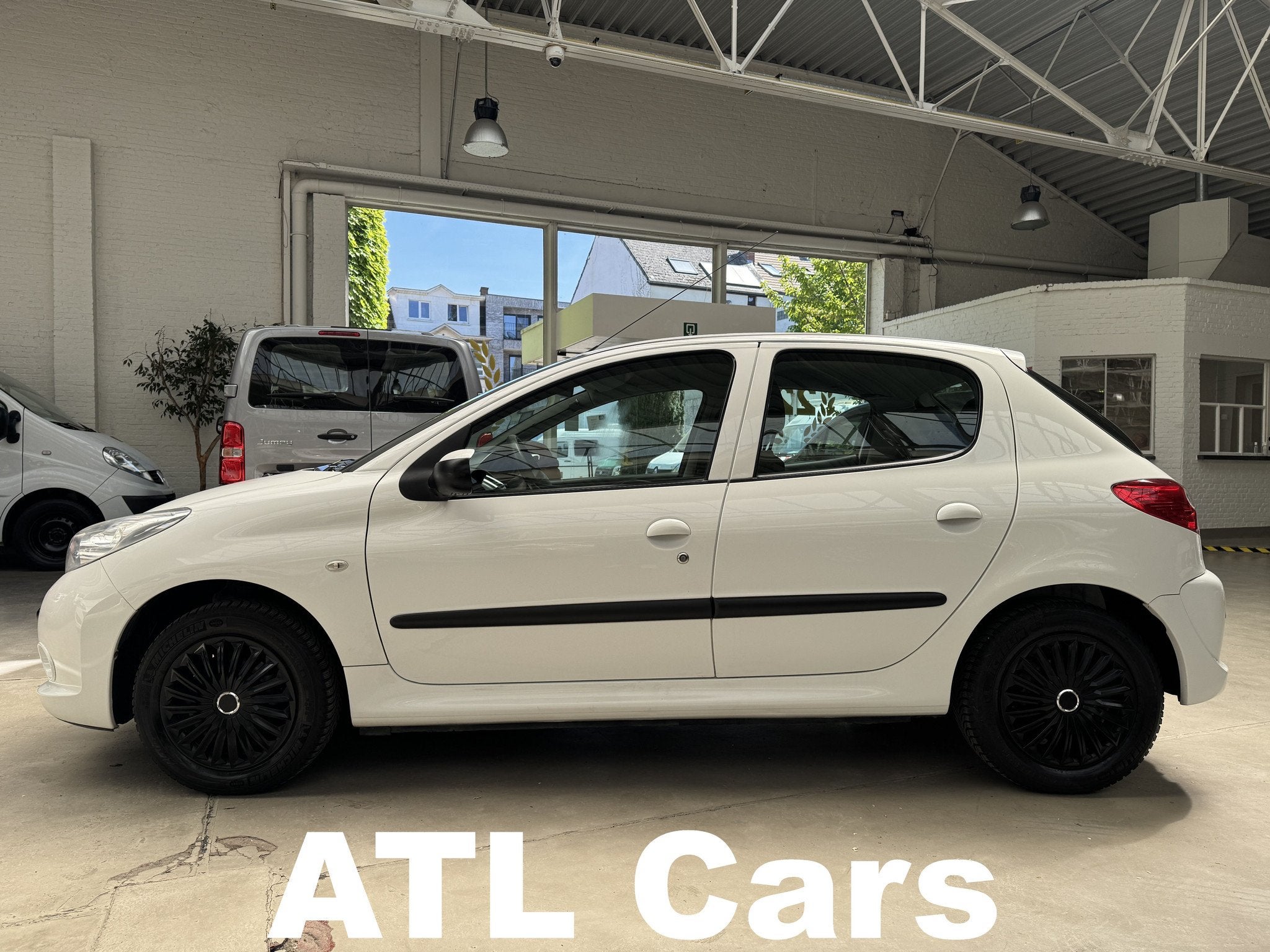 Peugeot 206 Slechts 93.000km! | Benzine | LEZ OK | 1j Garant, Voorwielaandrijving, Stof, Zwart, 4 cilinders