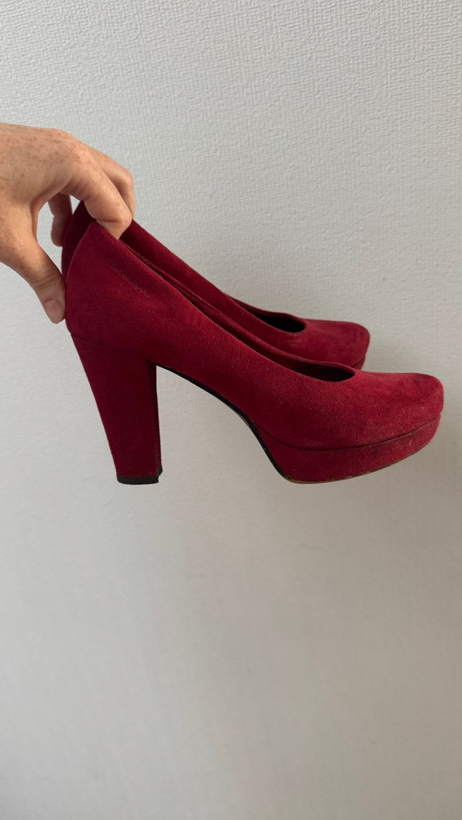 Suède rode hakken - maat 37, Ophalen, Pumps, Gedragen, Rood