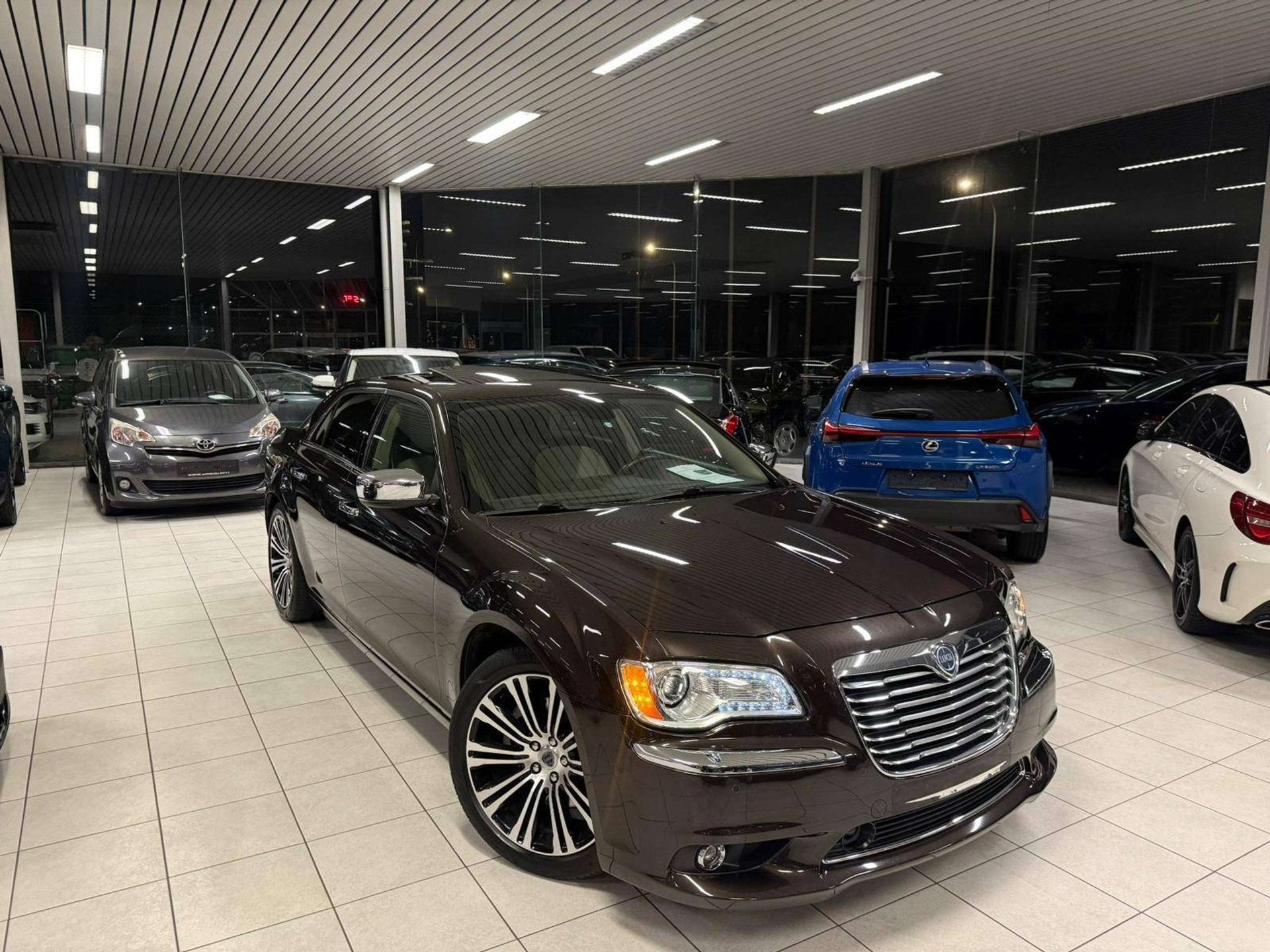 Lancia Thema 3.0D 176kW V6 Année 10/2012, Achat, 176 kW, Entreprise, Entretenue par le concessionnaire