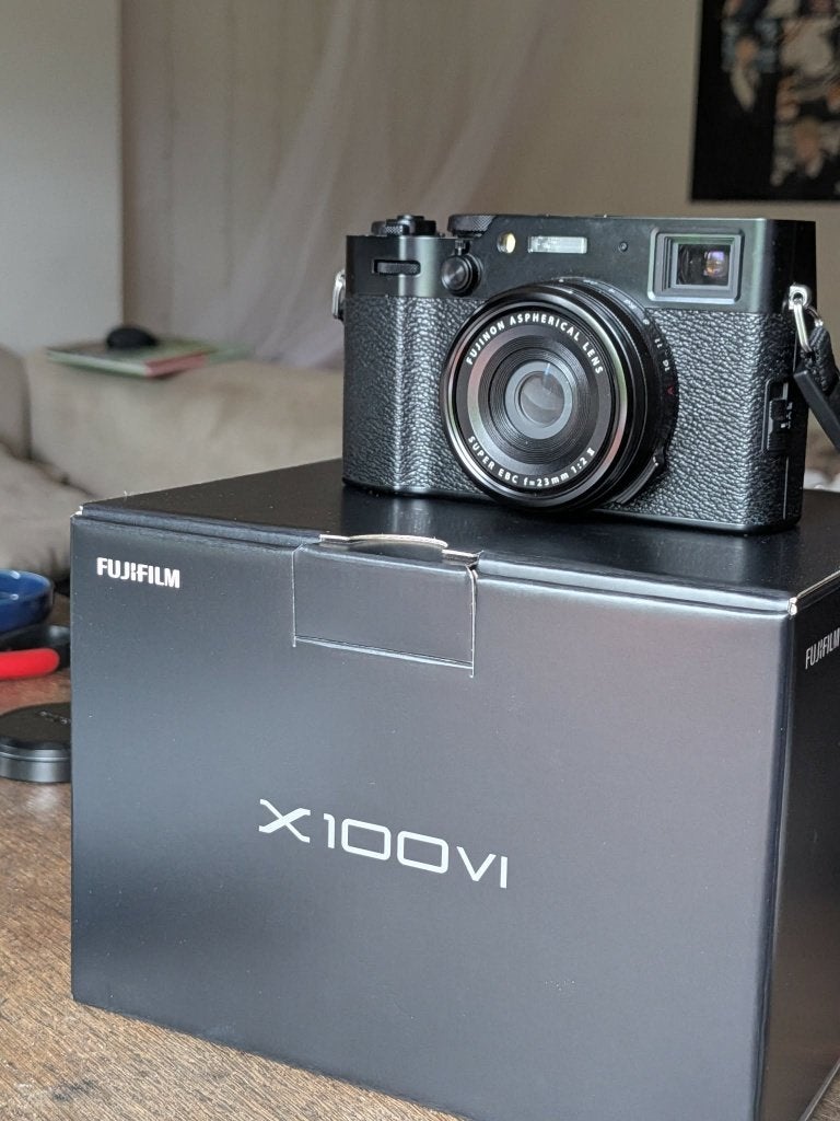 Fujifilm X100VI, TV, Hi-fi & Vidéo, Appareils photo numériques, Sans zoom optique, Chargeur, Enlèvement ou Envoi, Écran tactile