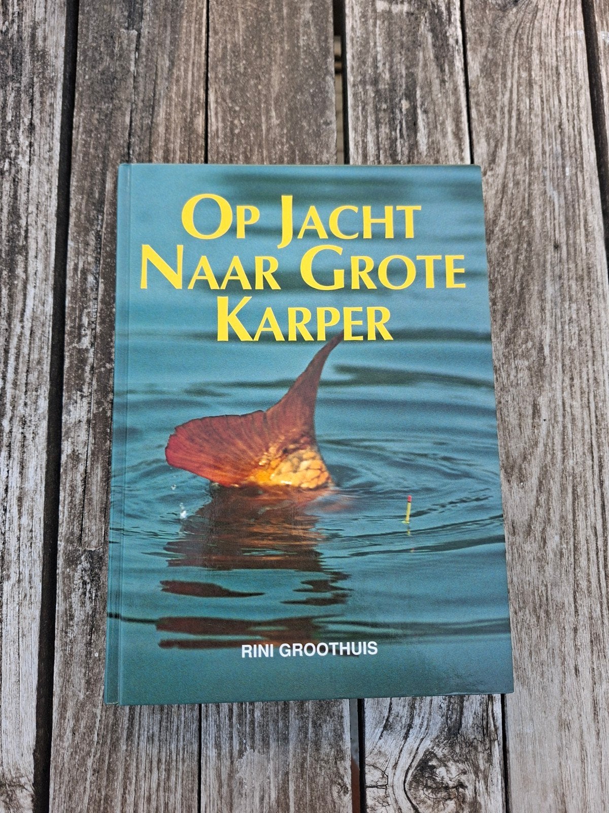 Boek Op jacht naar grote karper Rini Groothuis, Watersport en Boten, Hengelsport | Karpervissen, Ophalen of Verzenden, Gebruikt