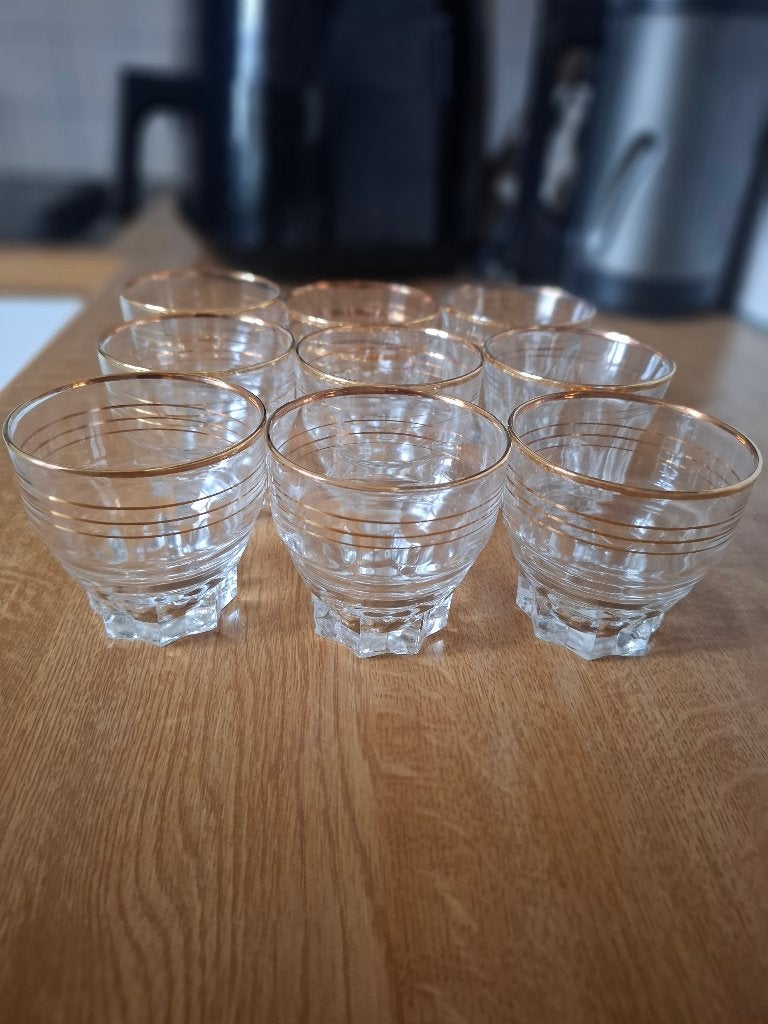 Vintage : 9 likeur glazen met gouden rand, Verzamelen, Glas en Drinkglazen, Ophalen