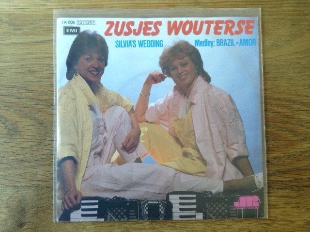 single zusjes wouterse, CD & DVD, Vinyles Singles, Enlèvement ou Envoi, Autres genres, Housse de protection extérieure, 7 inch