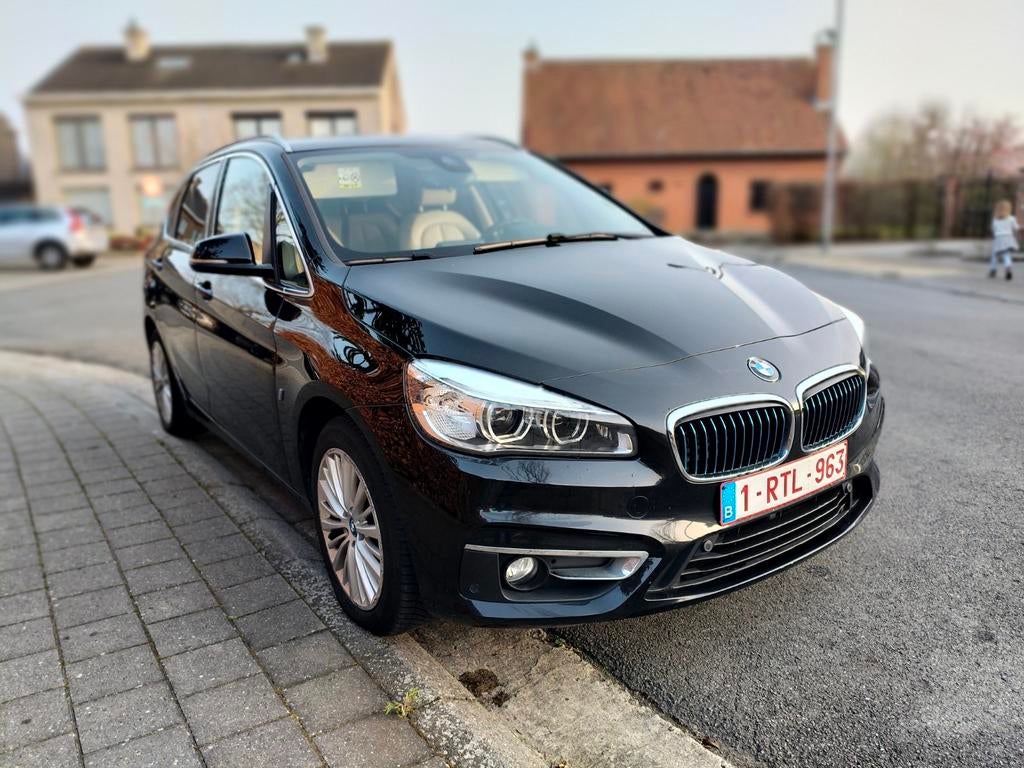 BMW xe225 hybride is in zeer goede staat, Auto's, BMW, Automaat, 2 Reeks, Zwart, Leder
