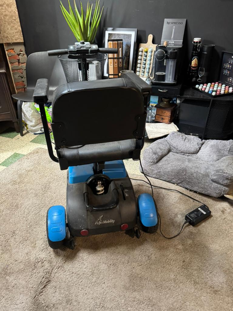 Scootmobiel moet eens nagezien worden voor de handige., Diversen, Rolstoelen, Ophalen, Gebruikt, Elektrische rolstoel