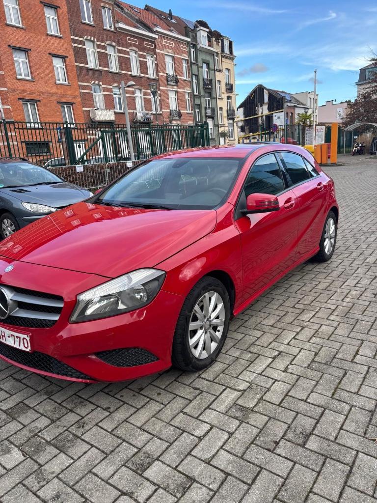 Mercedes classe a 160cdi, Autos, Mercedes-Benz, Rouge, Achat, Boîte manuelle, Noir