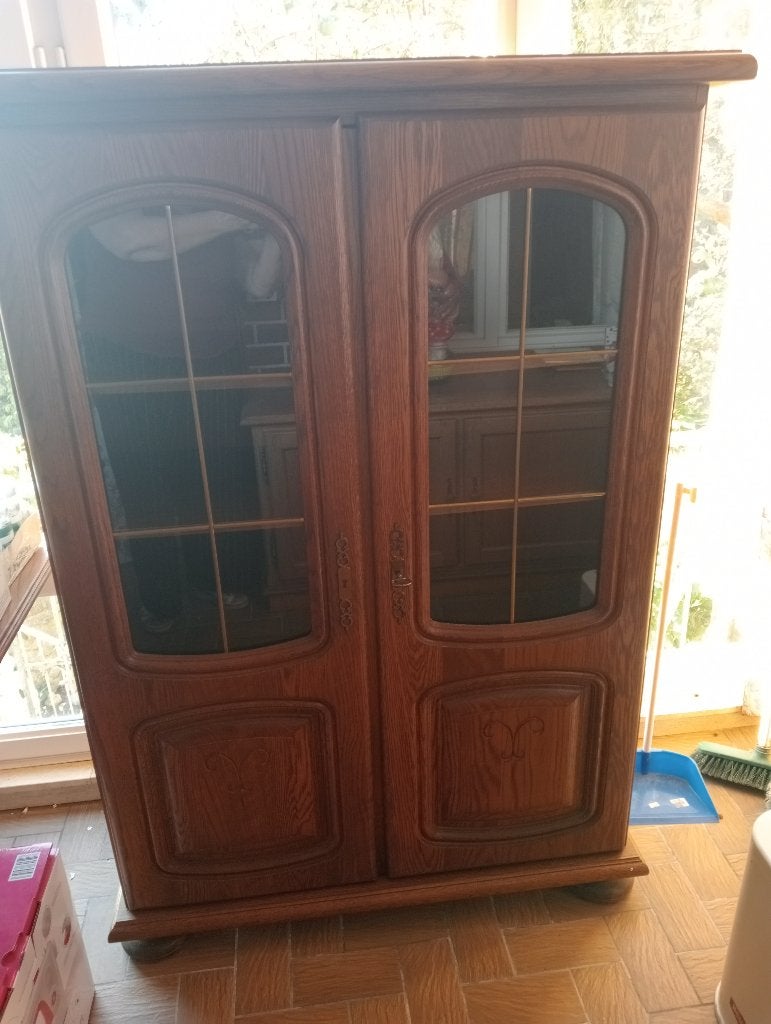 Klassieke donker eikenhout vitrinekast, Huis en Inrichting, Ophalen, Met deur(en), 100 tot 150 cm, 100 tot 150 cm
