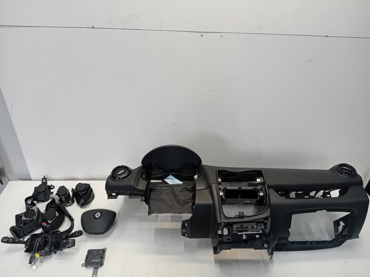 Airbag set Renault Clio, Onderdelen@venauto.nl, Van der Ven Autorecycling B.V., Ettenseweg 76, 4706 PB Roosendaal, The Netherlands