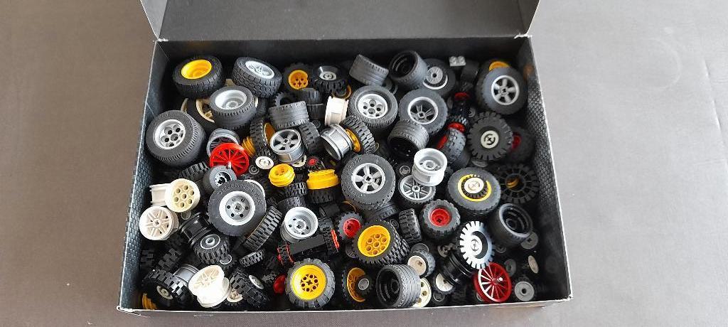Lego wielen, Kinderen en Baby's, Speelgoed | Duplo en Lego, Ophalen of Verzenden, Gebruikt, Losse stenen, Lego