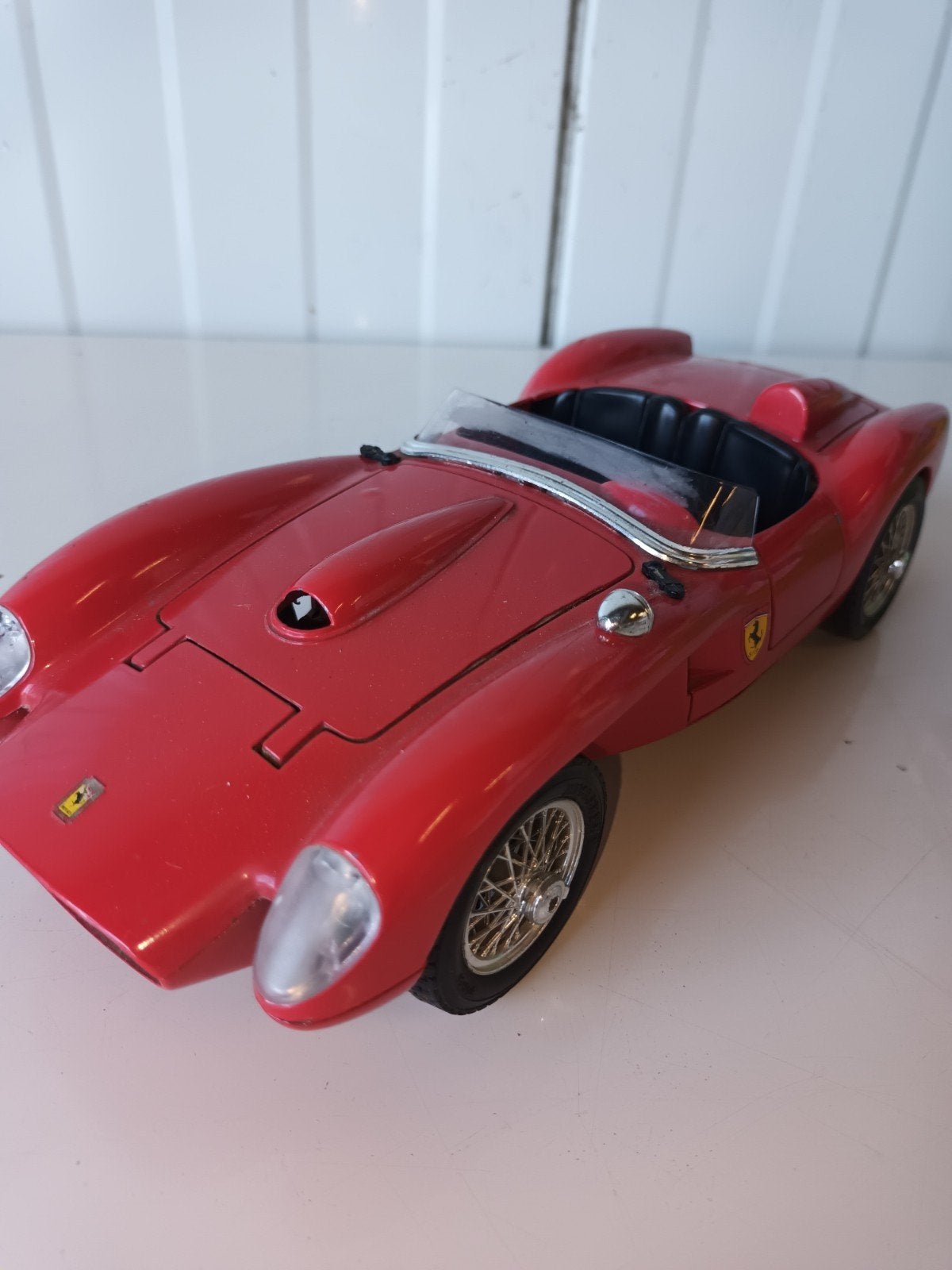 Bburago Ferrari 250 Testa Rossa (1957) – 1:18 – Made in Ital, ###, Enlèvement ou Envoi, Moteur, ###