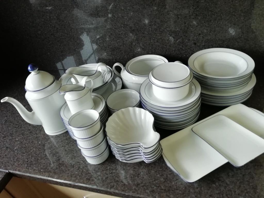 Servies BAVARIA porselein blauw randje, Huis en Inrichting, Ophalen, Porselein, Bord(en)