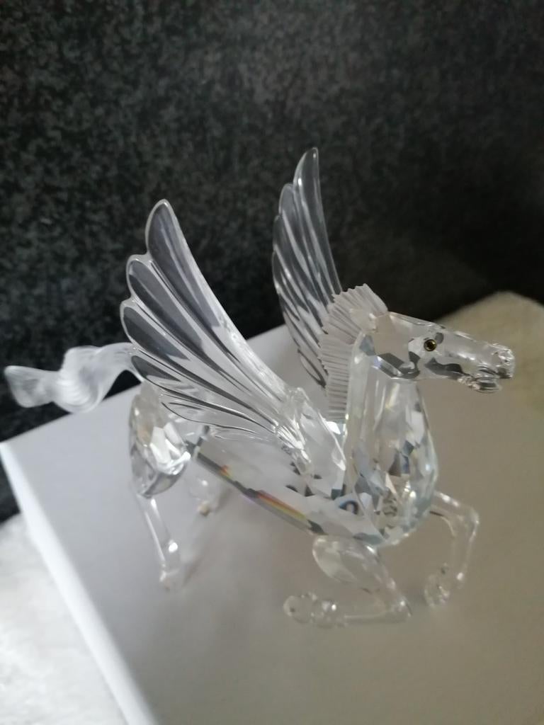 Swarovski Pegasus, Verzamelen, Ophalen