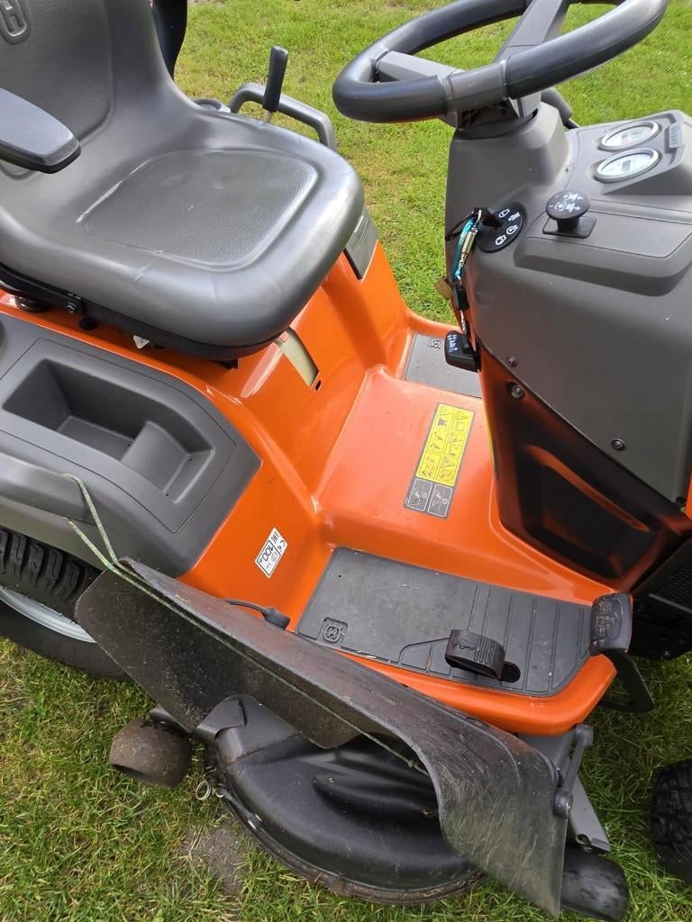 Husqvarna tuintractor, Tuin en Terras, Zitmaaiers, Verzenden, Versnellingen, Zo goed als nieuw, 120 cm of meer