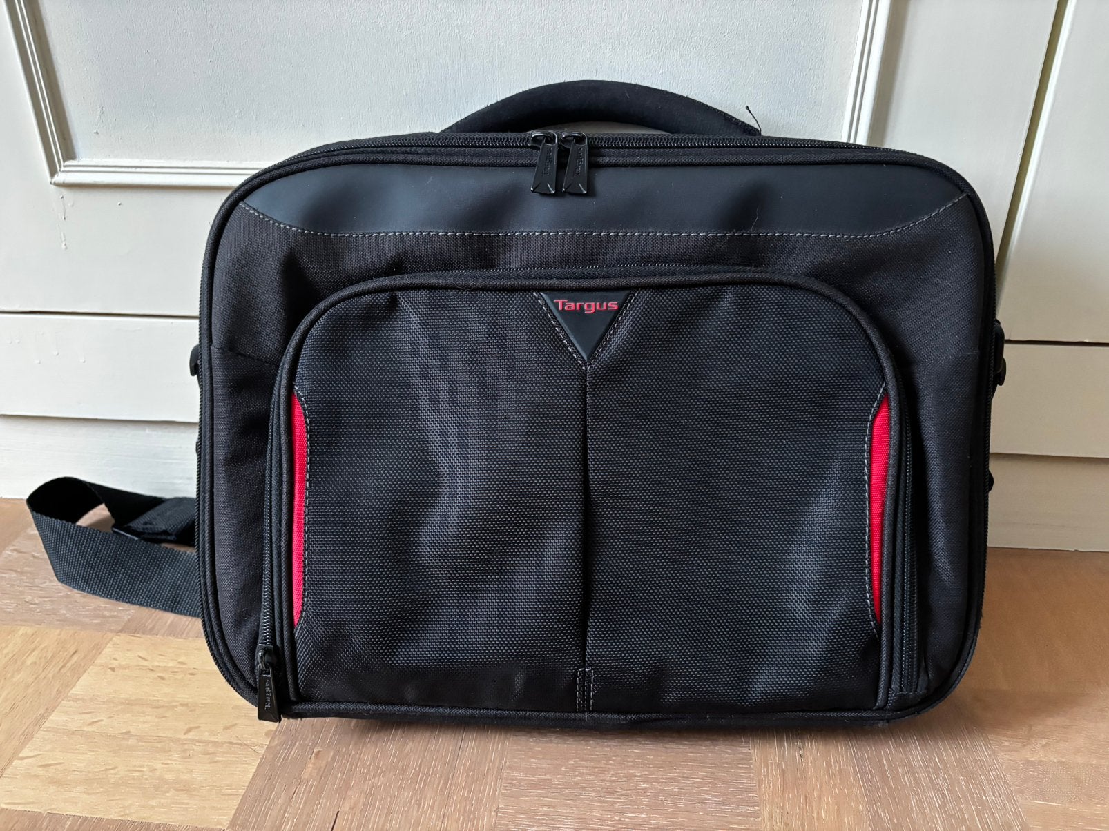 Targus laptoptas met schouderriem, Computers en Software, Laptoptassen, Ophalen, Zo goed als nieuw, Targus, Schoudertas