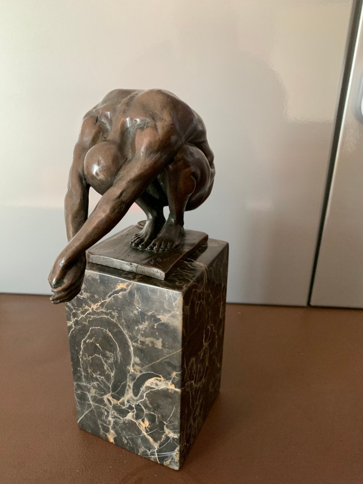 bronzen sculptuur mannelijke atleet op sokkel - Milo, Antiek en Kunst, Ophalen of Verzenden, Brons