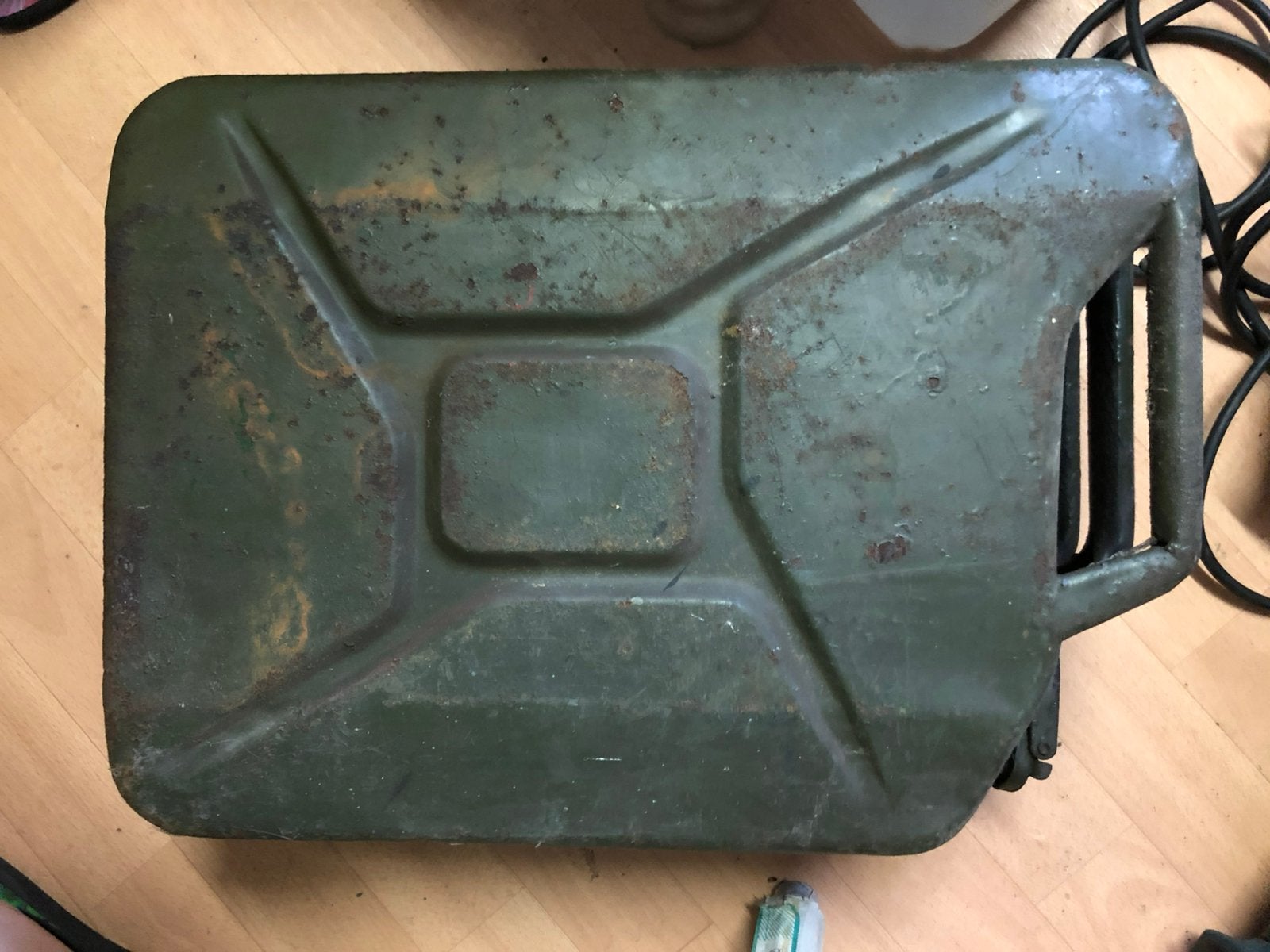 Différents jerricans avec bec verseur datant de 1944, Collections, Objets militaires | Général, Enlèvement
