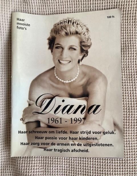 Princes Diana - Haar mooiste foto's 1961-1997 -  Nederlands, Verzamelen, Koningshuis en Royalty, Ophalen of Verzenden, Zo goed als nieuw