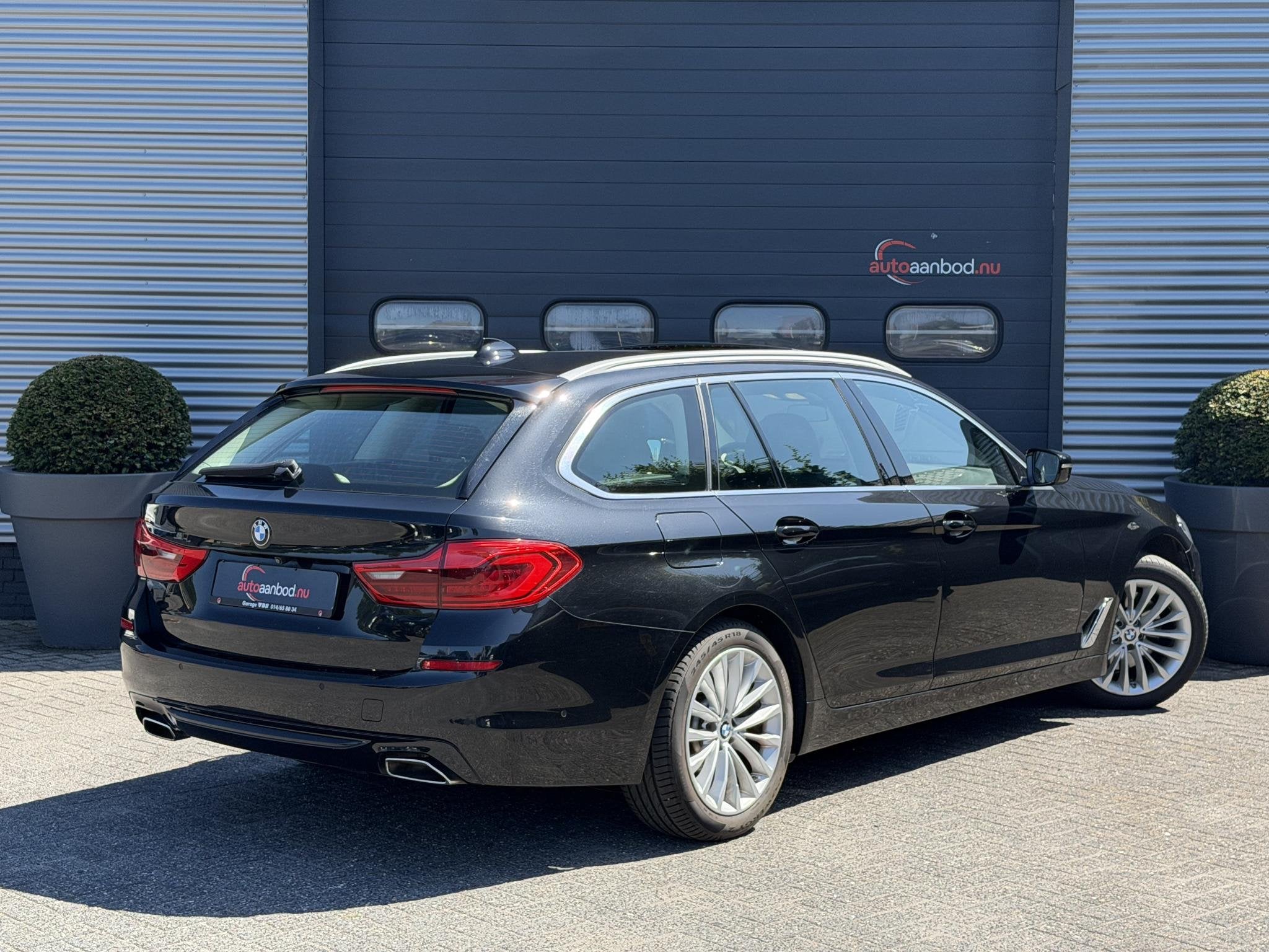 BMW 5-serie Touring 540i xDrive High Executive Edition | Pan, Auto's, Automaat, Gebruikt, 340 pk, Zwart