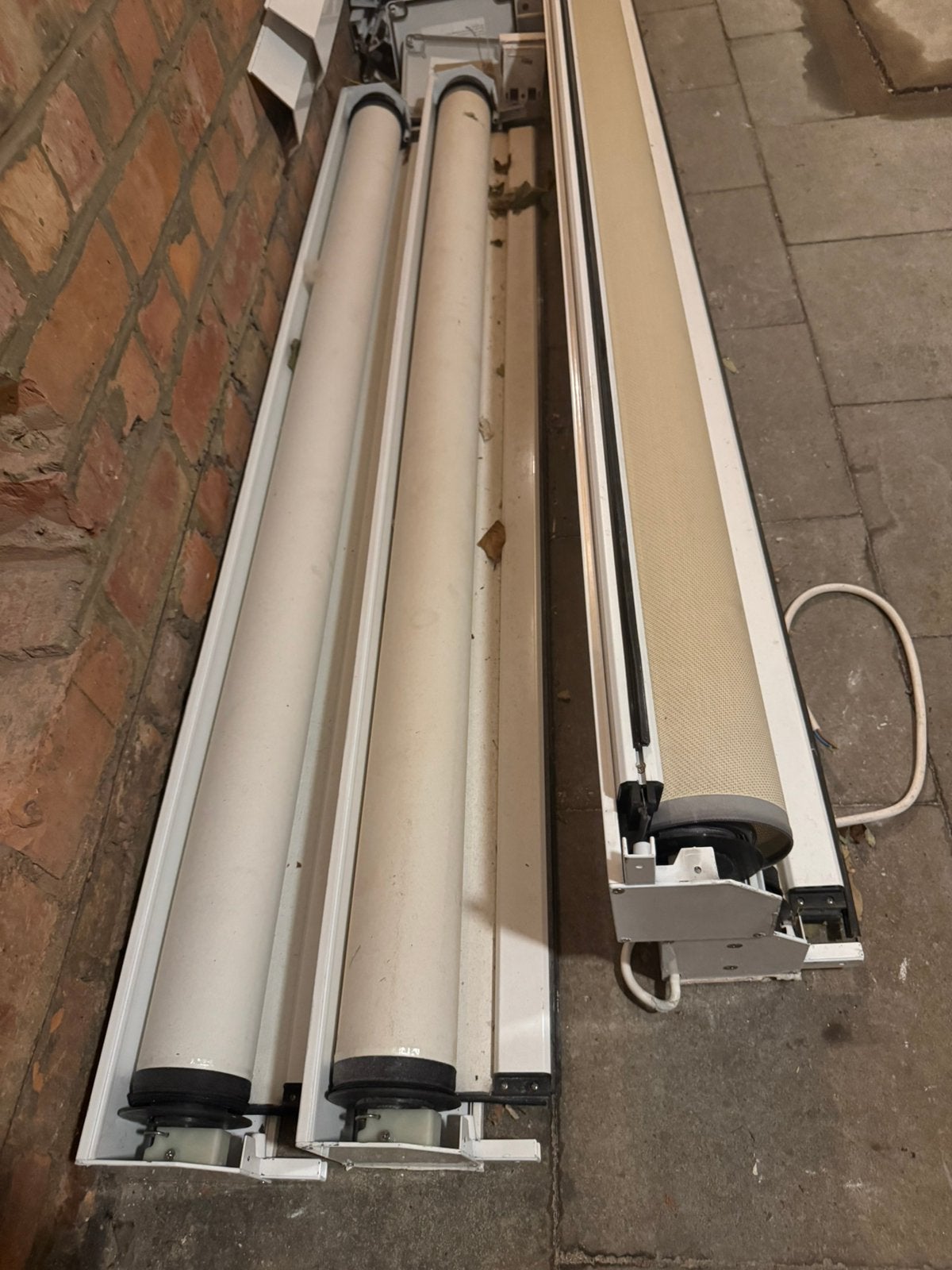 Screens, semi en volledig verduisterend, Ophalen, Gebruikt, 200 cm of meer, Elektrische bediening
