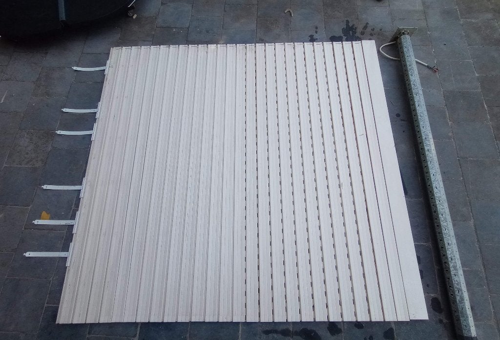 Rolluik RAL9001 met motor en ophangveren, Ophalen, Gebruikt, 100 tot 150 cm, Crème ou Beige