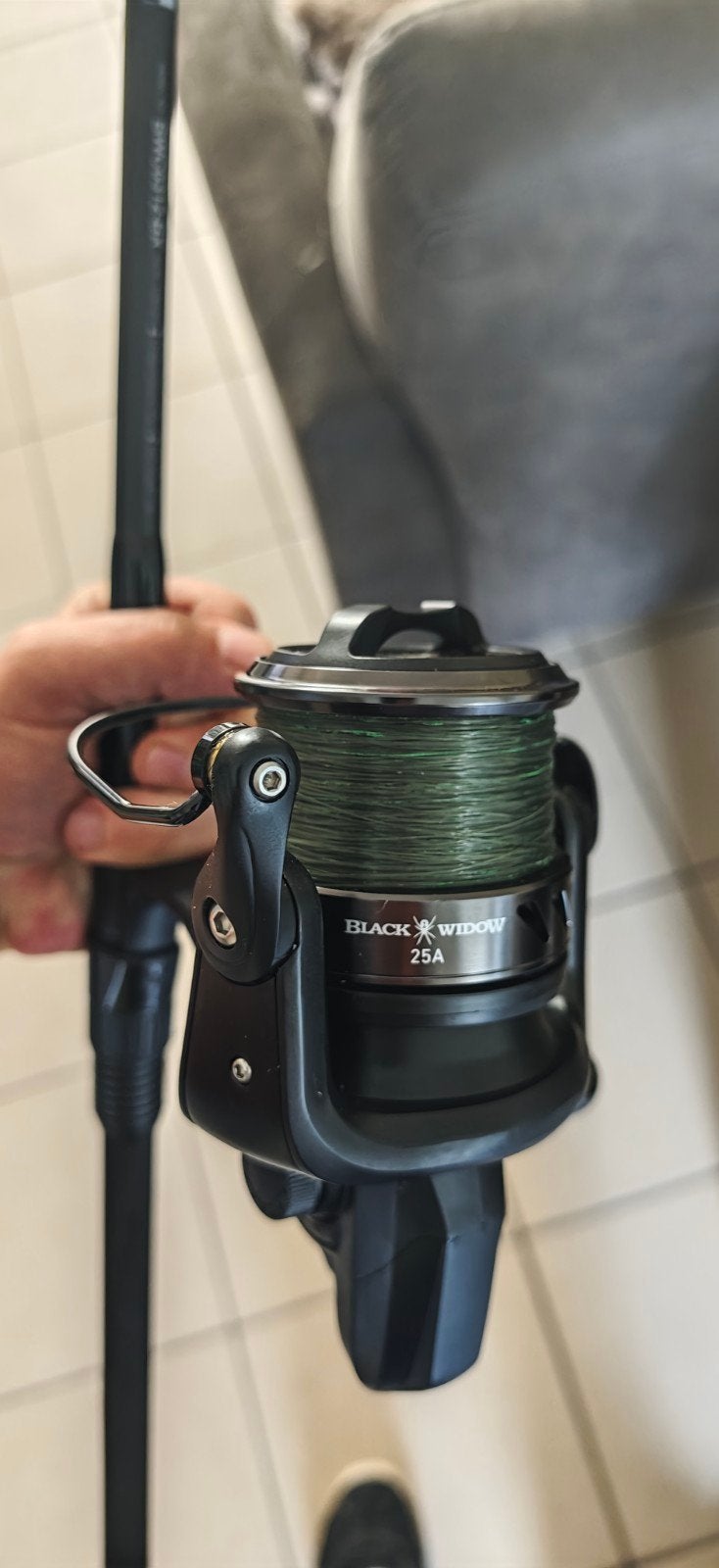 Daiwa black widow karper hengel., Watersport en Boten, Ophalen, Nieuw, Werphengel