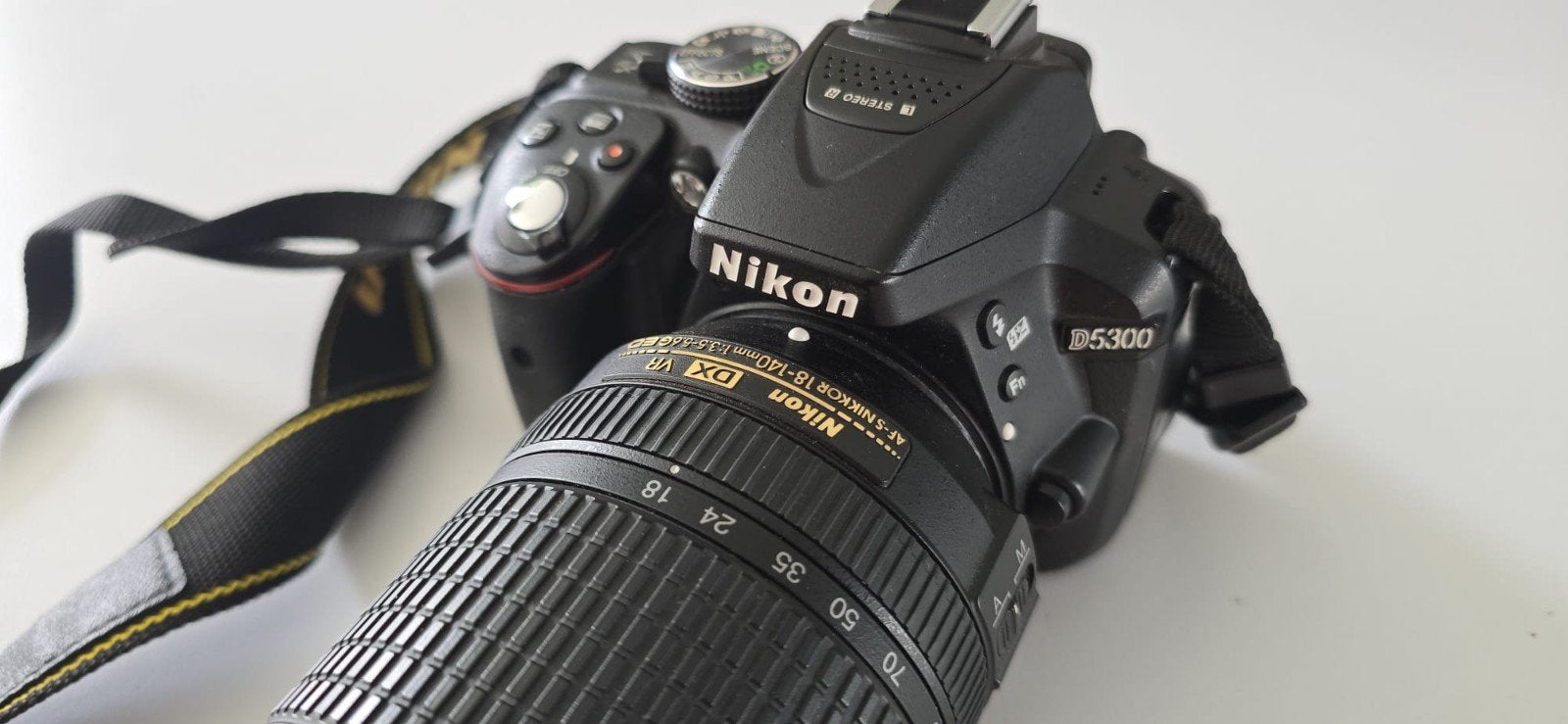 Nikon D5300 reflexcamera + 18-140mm VR lens + toebehoren, Audio, Tv en Foto, Ophalen, Nikon