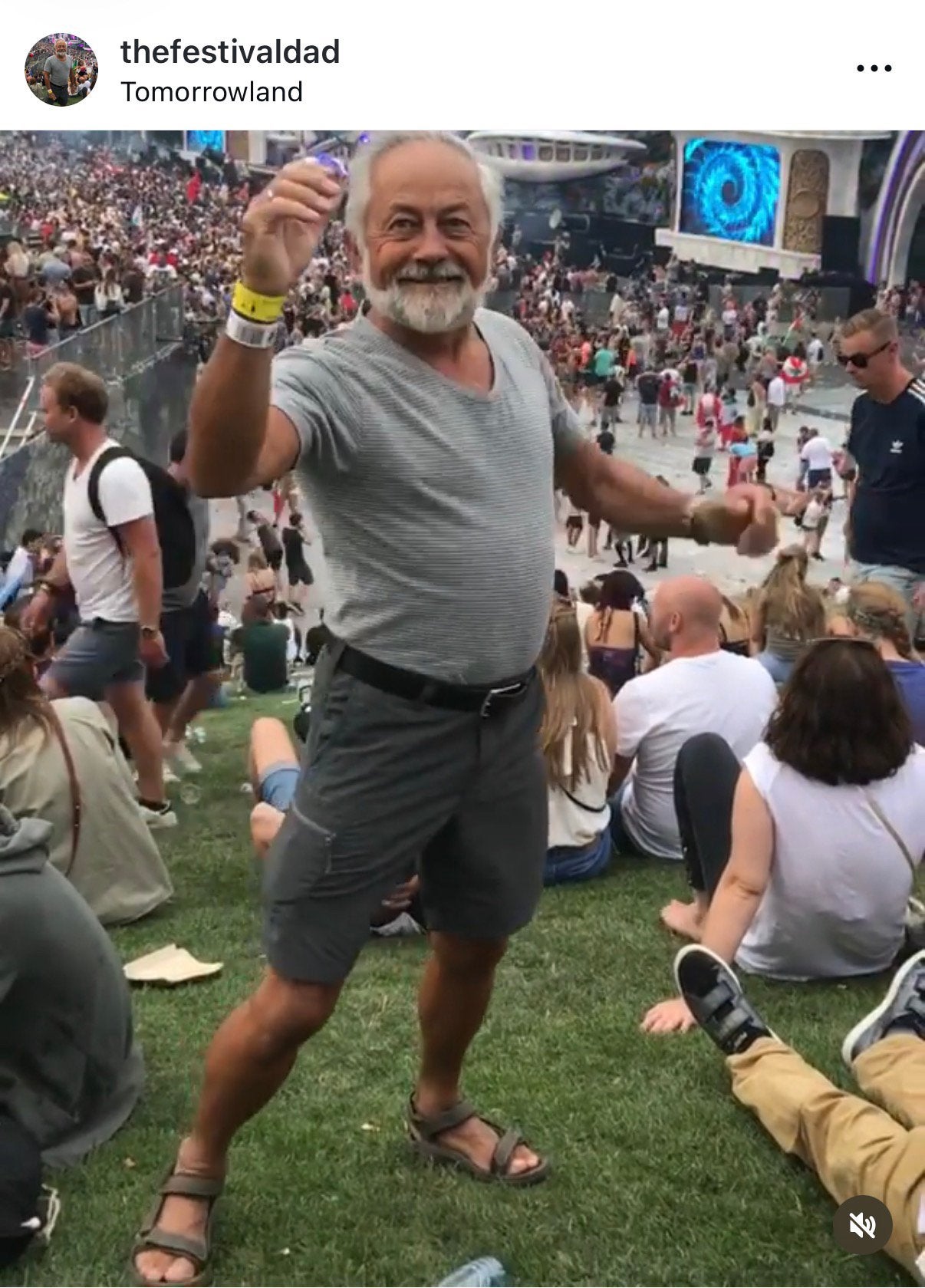 3 tickets Tomorrowland vrijdag of zaterdag vr papa gezocht