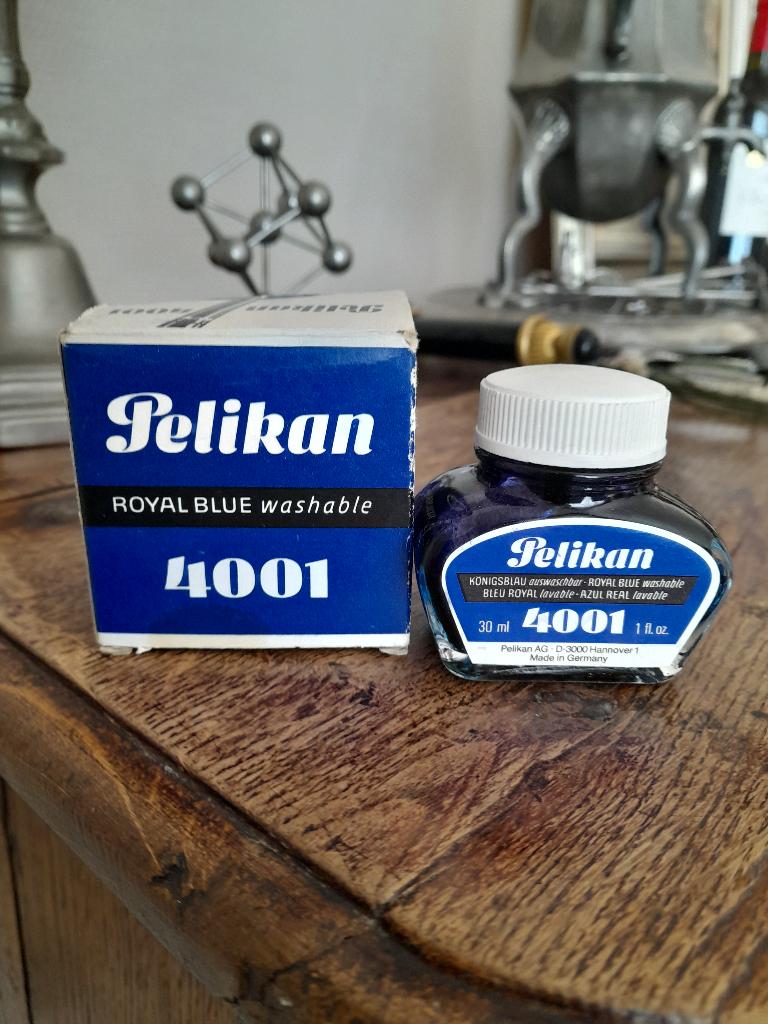 encrier Pelikan 4001 mini taille 30 ml bleu roi, Collections, Enlèvement ou Envoi
