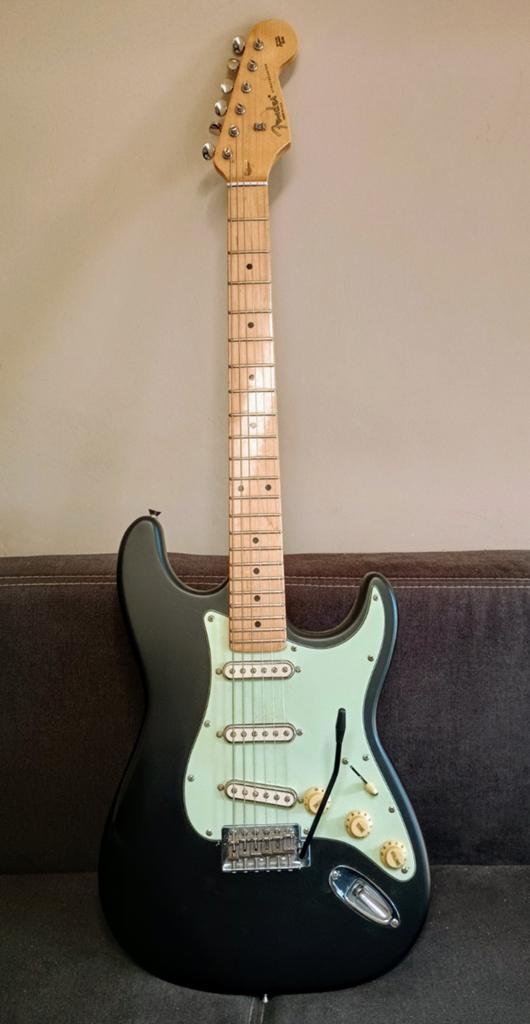 Stratocaster partcaster Fender Cunife pickups, Musique & Instruments, Instruments à corde | Guitares | Électriques, Fender, Enlèvement