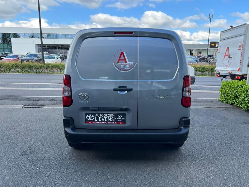 Toyota ProAce City 1.2 Benz Comfort 1d MT, Auto's, Zwart, 1199 cc, ProAce, Handgeschakeld