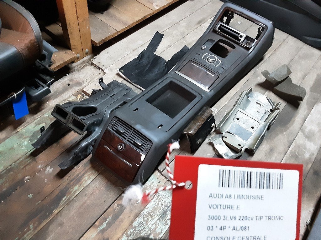 CONSOLE CENTRALE Audi A8 (D3) (01-2003/07-2010) (4E0863241D), Mevr. I. Hauben, Audi, Utilisé, Rue de l'Espoir 34 34
4030  GRIVEGNÉE, BE