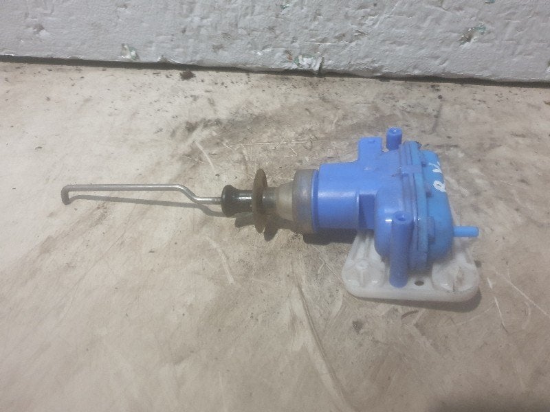 CENTRALE VERGRENDELING MOTOR RECHTS VOOR Audi 80 (B4), Auto-onderdelen, Info@audi.de, Audi, Audi AG, Gebruikt