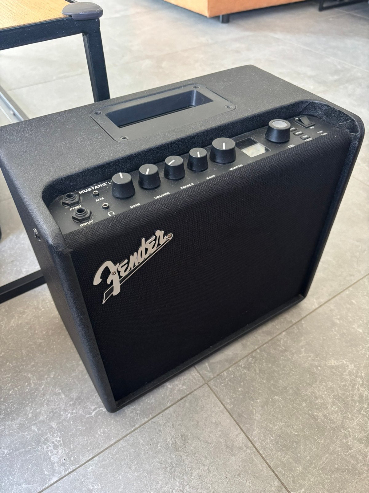 Fender mustangLT25, Muziek en Instrumenten, Ophalen, Zo goed als nieuw, Gitaar, 50 tot 100 watt
