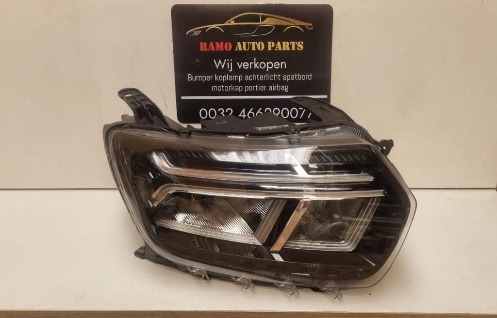Koplamp dacia duster facelift Full LED rechts 260101613R, Gebruikt, -, -, Ophalen of Verzenden