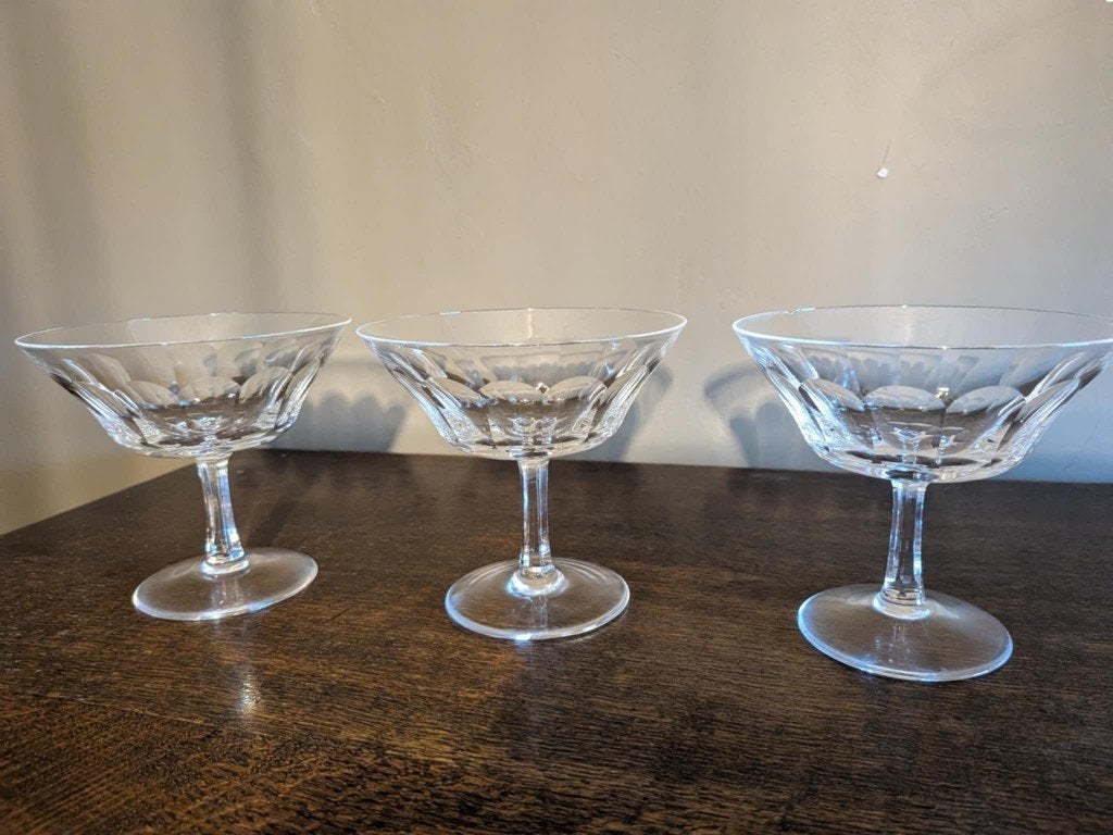3 coupes à champagne en cristal. Baccarat., Enlèvement