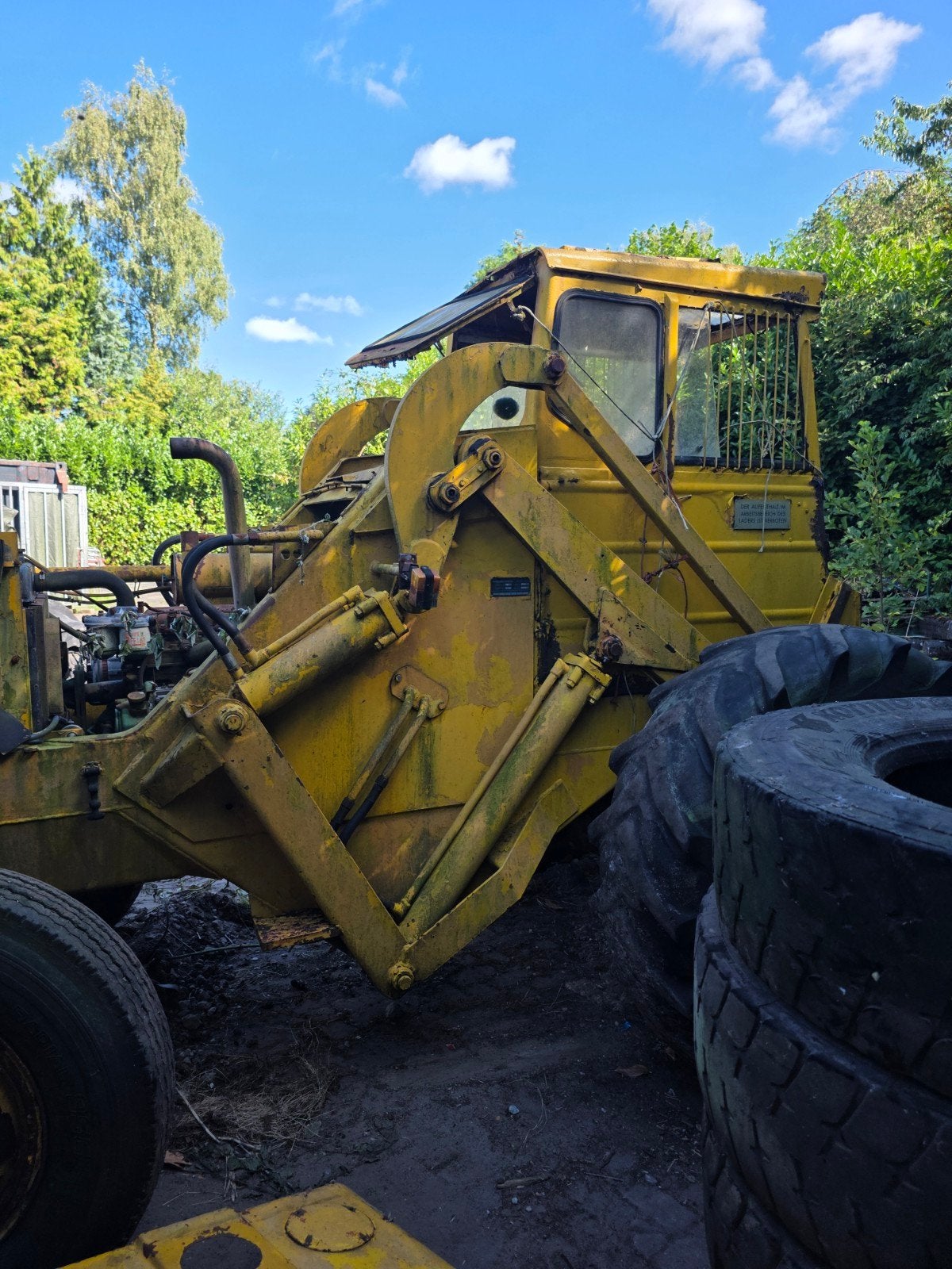 Volvo bulldozer, Enlèvement